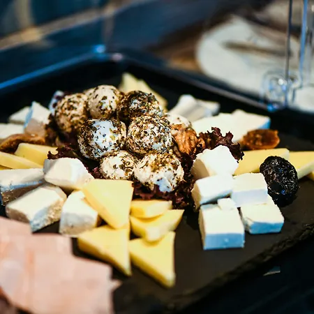 Joy 5 & 4* Белград