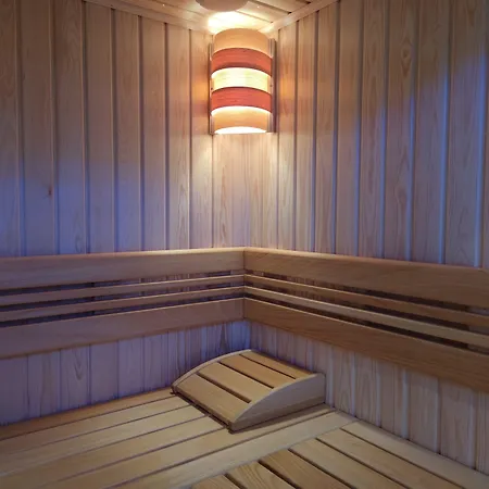 Joy 5 & ホテル ベオグラード