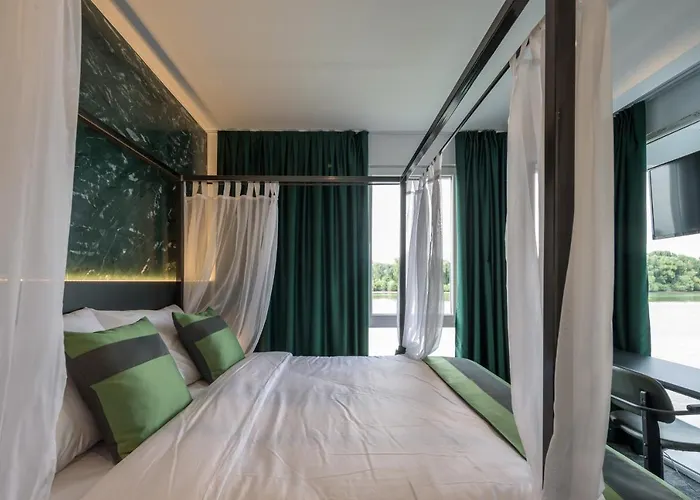 Joy 5 & Szálloda Belgrád